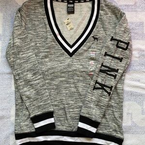 VS Pink *S* logo sleeve v neck